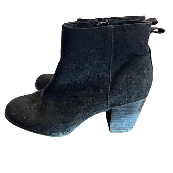 EUC Black Suede Heel Ankle Booties - Size 8 - Picture 7 of 7
